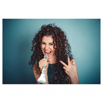 Bezdrátový karaoke mikrofon iParty s vestavěným reproduktorem a světelnými efekty