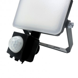 NEDES - Venkovní černý LED reflektor s PIR senzorem 20W / 4000K - LF7022S