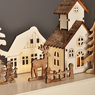 Solight LED vánoční vesnička, 34x17cm, dřevo, 4 LED, 2x AA Stupeň krytí (IP): IP20