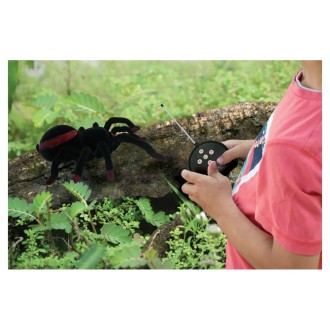 Realistický pavouk na dálkové ovládání se světelnými efekty