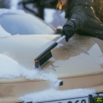 Smetáček se škrabkou Plus dlouhý  - 1078494 - Fiskars