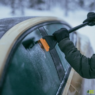 Smetáček se škrabkou Solid™ - 1078496 - Fiskars