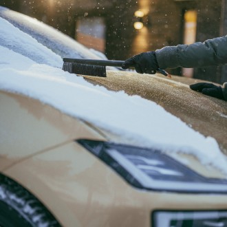 Smetáček se škrabkou Solid™ - 1078496 - Fiskars