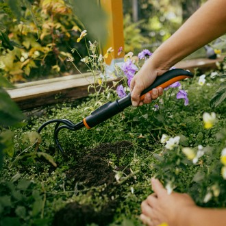Kultivátor s krátkým prostředním hrotem OneClick - 1080686 - Fiskars