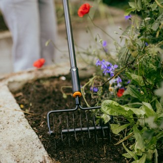 Provzdušňovač trávníku OneClick - 1080688 - Fiskars